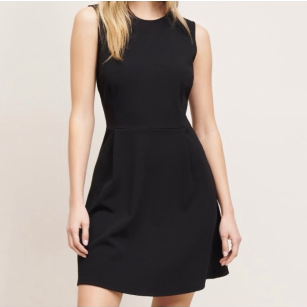 Dynamite Black Sleeveless Crew Neck Sheath Mini Dress. Women's size XS